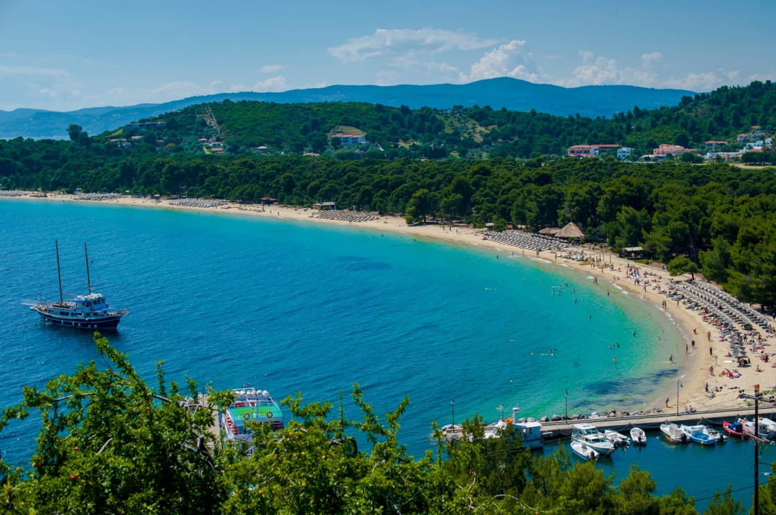 Ta på deg badetøyet og dra til de vakre strendene på Skiathos